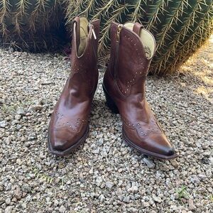Charlie1Horse short western boots size 8B Brown Square Toe handmade